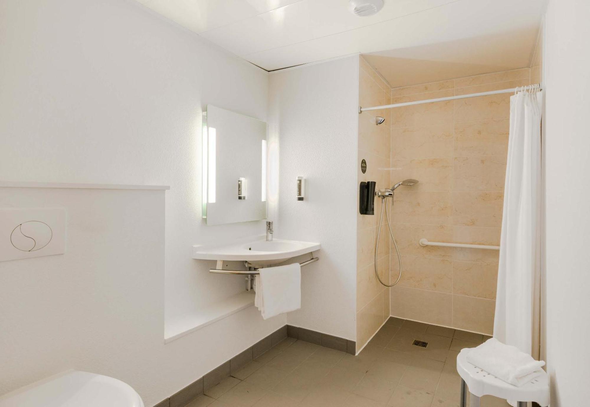 B&B Hotel Nantes 사브네 외부 사진