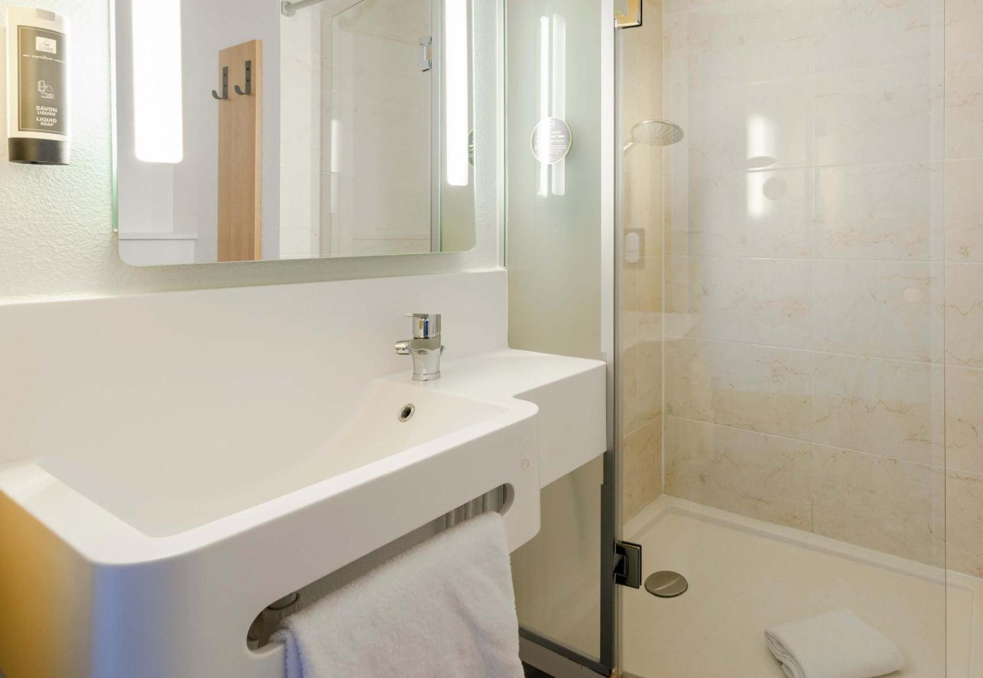 B&B Hotel Nantes 사브네 외부 사진